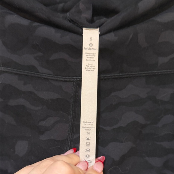 Lululemon Black Camouflage Leggings - Picture 3 of 4